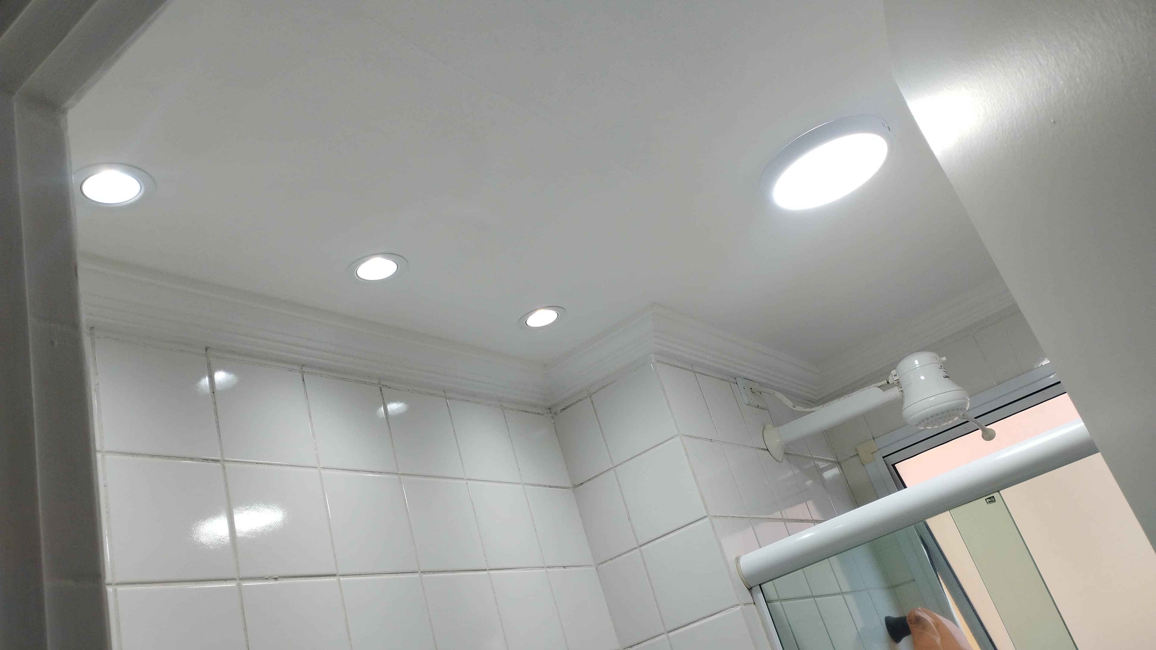 Instalação de spot led.
