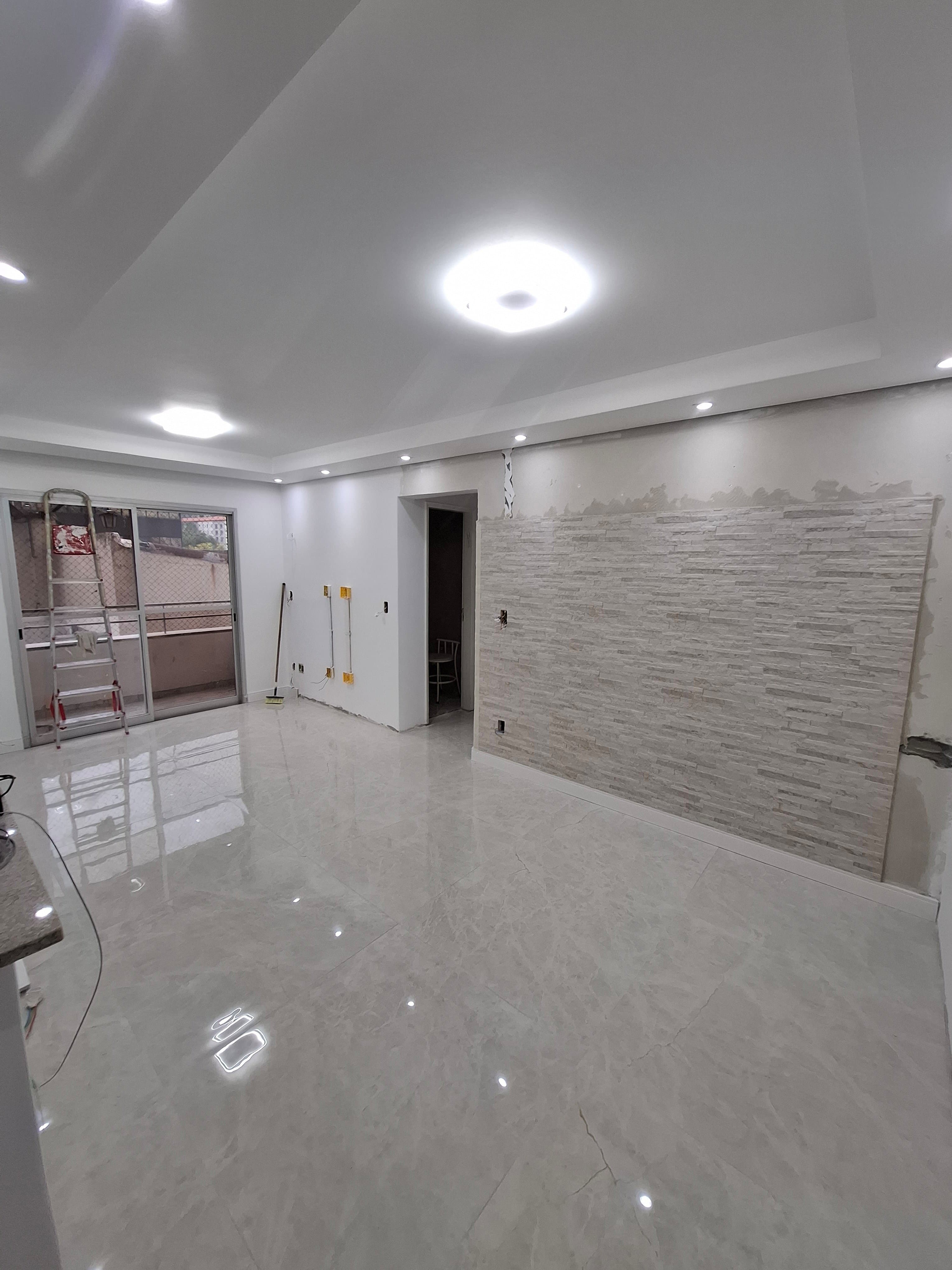 Nesse ap coloquei porcelanato e fiz a pintura